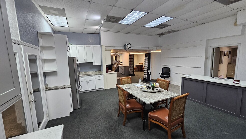 More Photos Of 4502 Old Winter Garden Rd, Orlando Warehouse For Lease