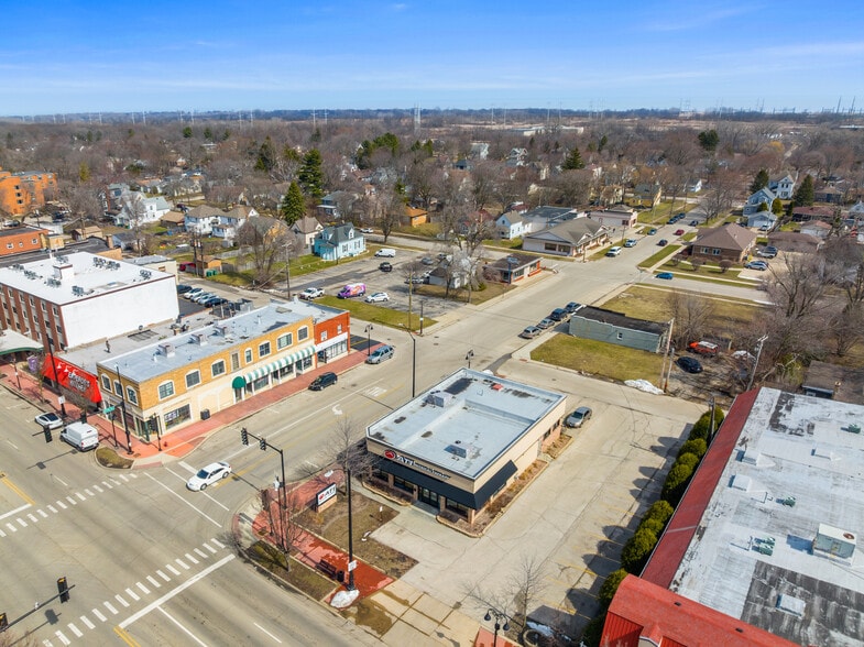 More Photos Of 2701 Sheridan Rd, Zion Freestanding For Sale