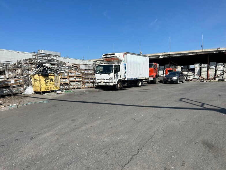 More Photos Of 251 Lombardy St, Brooklyn Warehouse For Lease