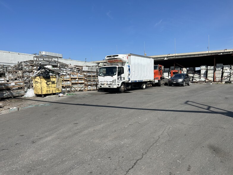 More Photos Of 251 Lombardy St, Brooklyn Warehouse For Lease