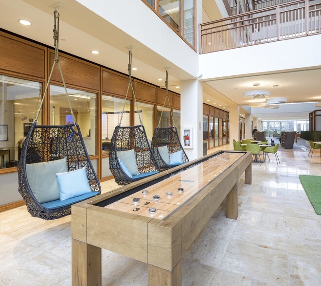 More Photos Of 400 Perimeter Center Ter, Atlanta Office For Lease