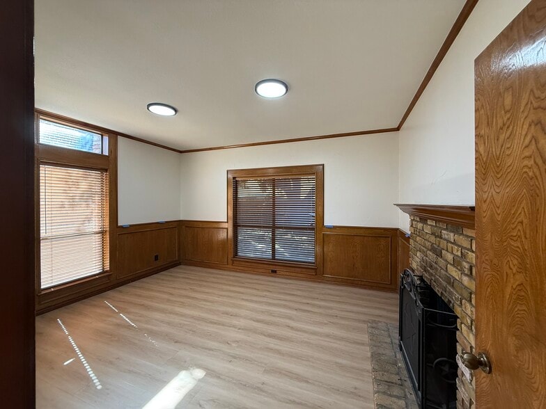More Photos Of 304 Harwood Rd, Bedford Medical For Lease