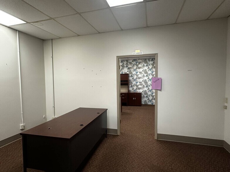 More Photos Of 400-500 Grand Ave, Joplin Office For Lease