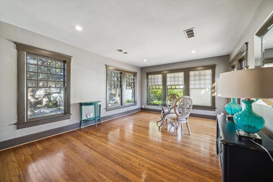 More Photos Of 815 Hawthorne St, Houston Office For Sale