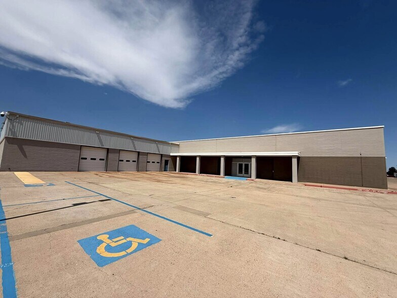 More Photos Of 1000 S Main St, Roswell Freestanding For Sale