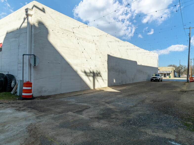 More Photos Of 110 E Franklin St, Hillsboro Health Club For Sale