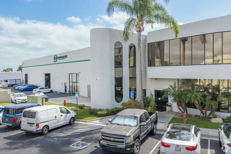 More Photos Of 1611 W Pomona Rd, Corona Unknown For Lease