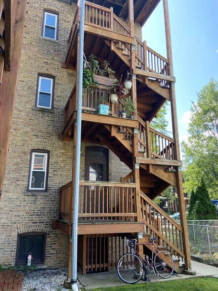 More Photos Of 4832 W Montrose Ave, Chicago Apartments For Sale