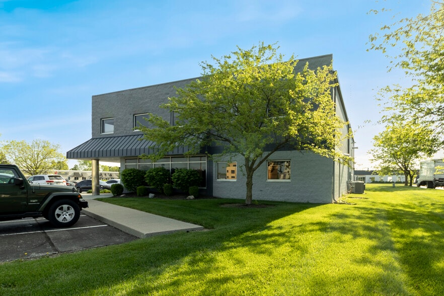 More Photos Of 11837 Technology Dr, Fishers Warehouse For Lease