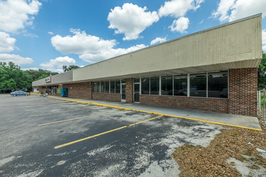 More Photos Of 201 S Charleston Ave, Fort Meade General Retail For Lease