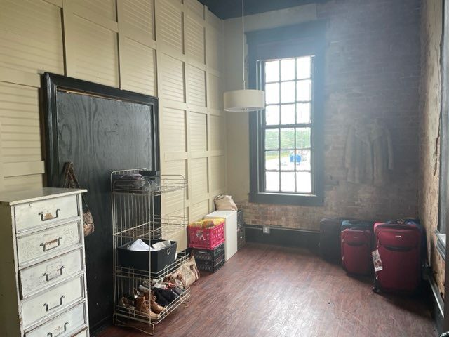 More Photos Of 100 E Hubbard St, Lindale Storefront For Sale