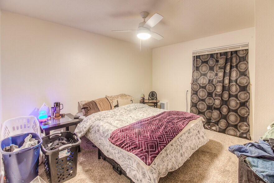 More Photos Of 8-10 S 11th Ave, Yakima Apartments For Sale