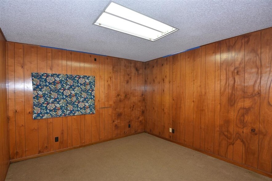 More Photos Of 3554 S Robinson Dr, Robinson Warehouse For Sale