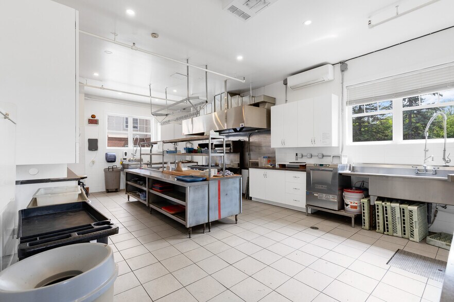 More Photos Of 21 Rue Messier, Mont-saint-hilaire Apartments For Sale