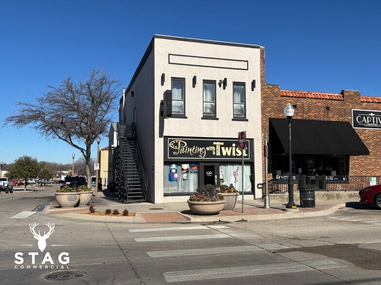 Primary Photo Of 208 W Oak St, Denton Storefront For Lease
