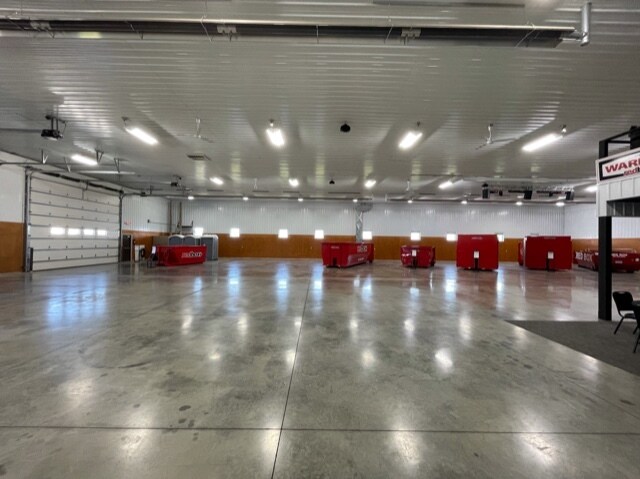 More Photos Of 170 W Circle Dr, Saint Charles Manufacturing For Lease