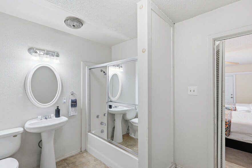 More Photos Of 201 N State St, Fort Davis Hotel For Sale