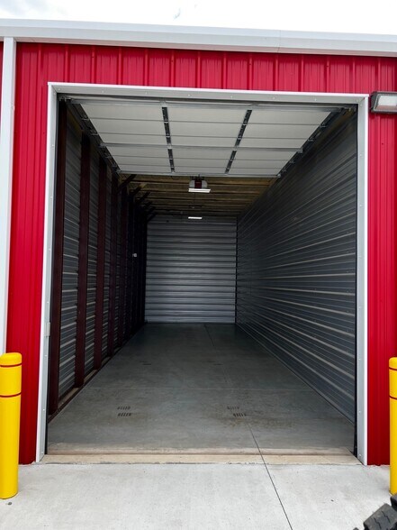 More Photos Of 2342 Zoo Park, Wichita Light Distribution For Sale