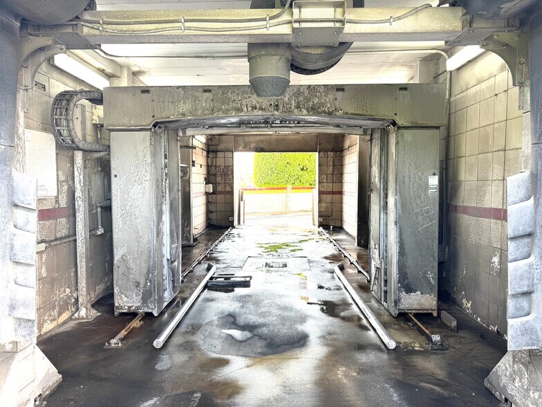 More Photos Of 4875 E Ramon Rd, Palm Springs Service Station For Sale