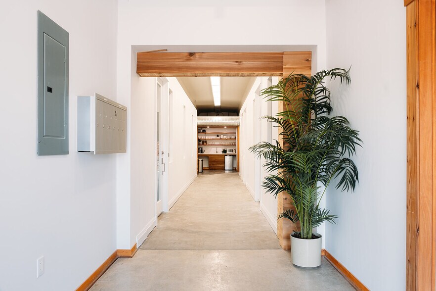 More Photos Of 499 Hill St, London Office For Lease