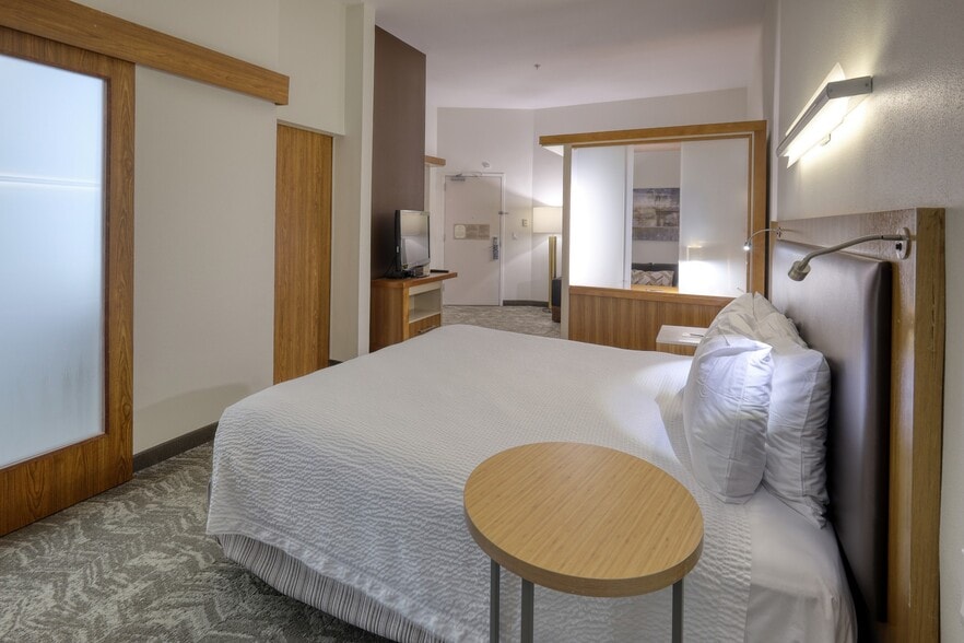 More Photos Of 2120 Nasa 1 Rd, Seabrook Hotel For Sale