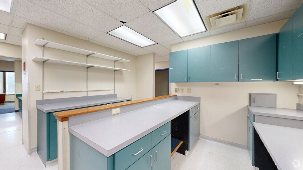 More Photos Of 1709 S Rock Rd, Wichita Medical For Sale