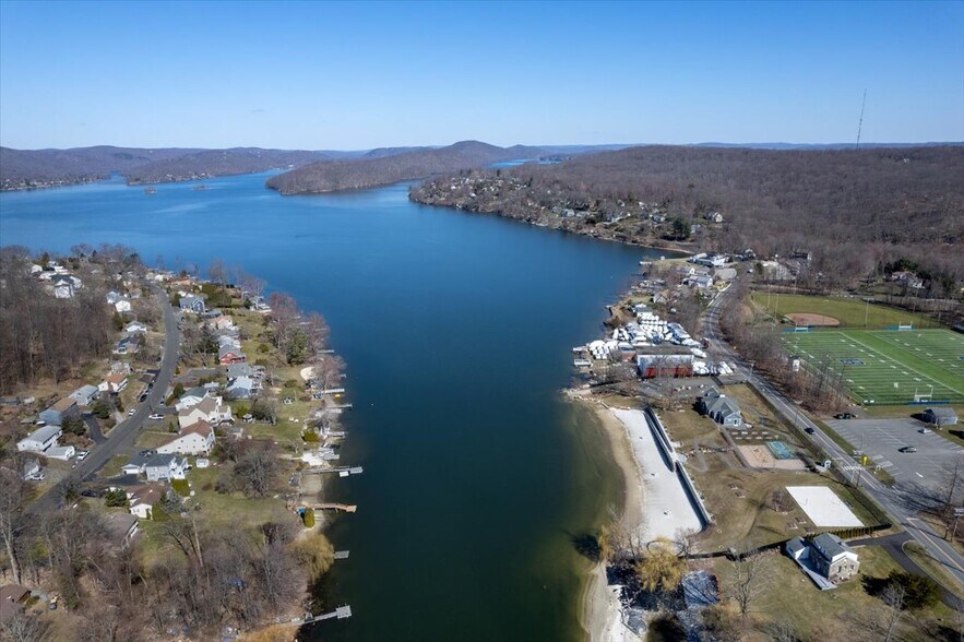More Photos Of 439 Candlewood Lake Rd, Brookfield Freestanding For Sale