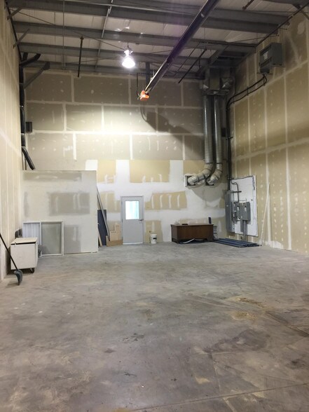 More Photos Of 8800 Venture Av SE, Calgary Warehouse For Sale