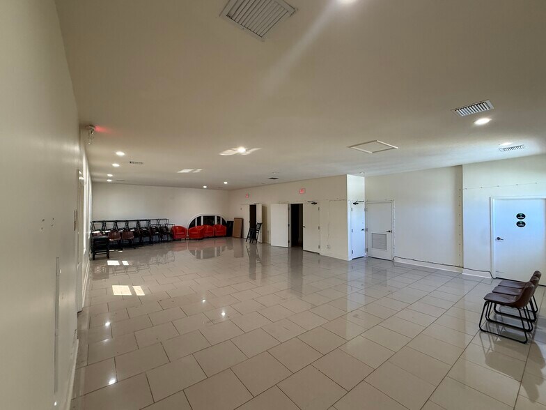 More Photos Of 219 N 21st Ave, Hollywood Storefront Retail Office For Lease