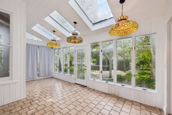 More Photos Of 728 S Spring St, Manchester Specialty For Sale