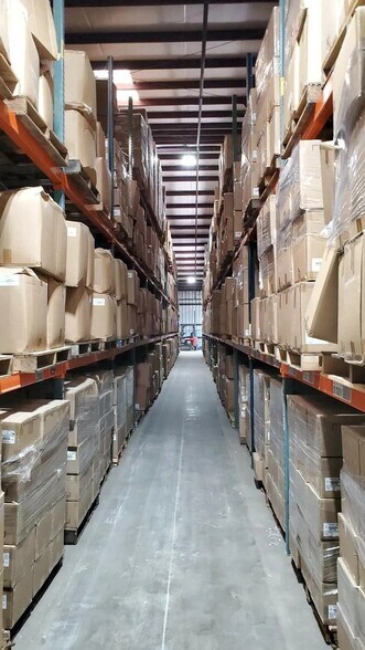 More Photos Of 824 Mary Helen Dr, Chipley Warehouse For Lease