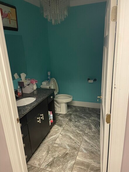 More Photos Of 295 Racetrack Rd, McDonough Flex For Sale