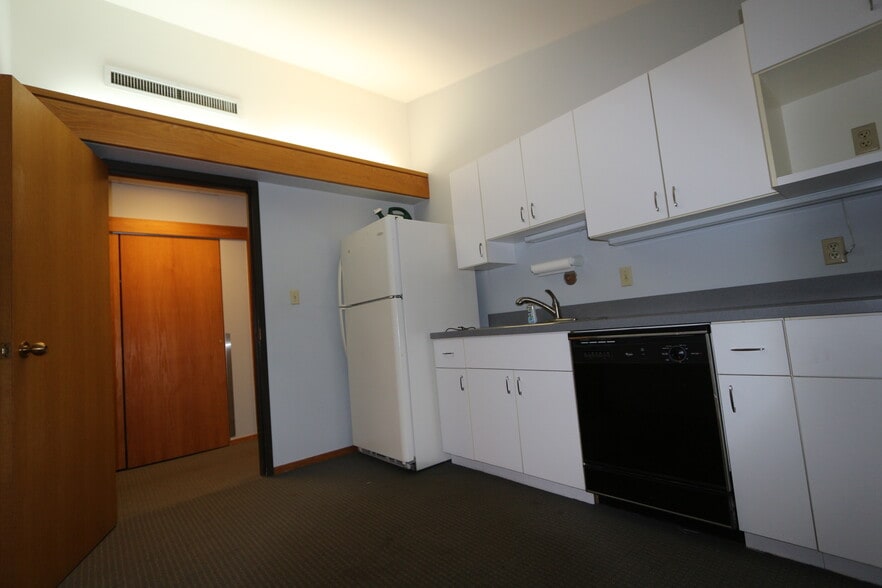 More Photos Of 473 N Kirkwood Rd, Kirkwood Office For Lease