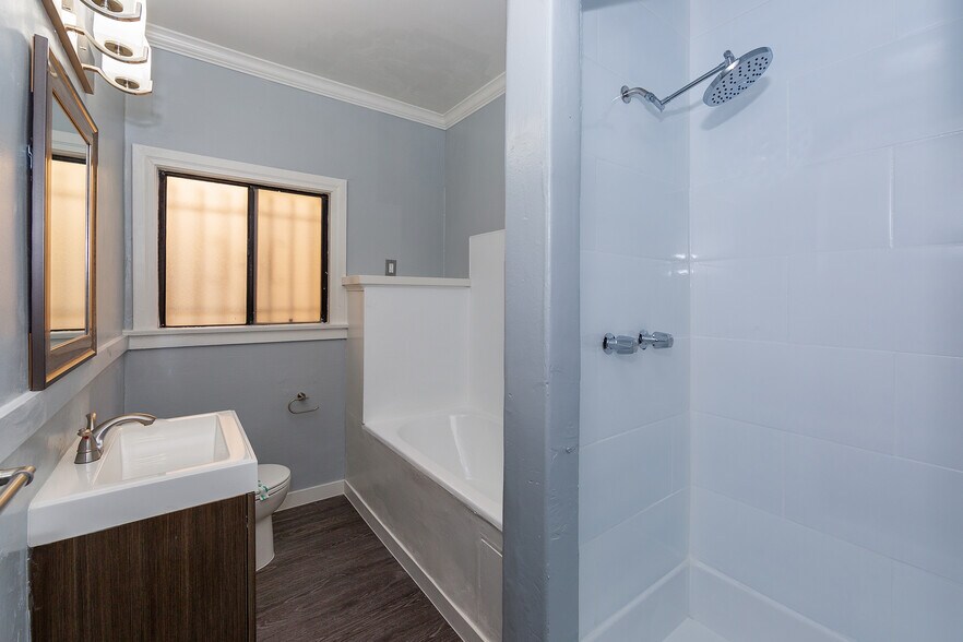 More Photos Of 444 Chestnut Ave, Long Beach Apartments For Sale