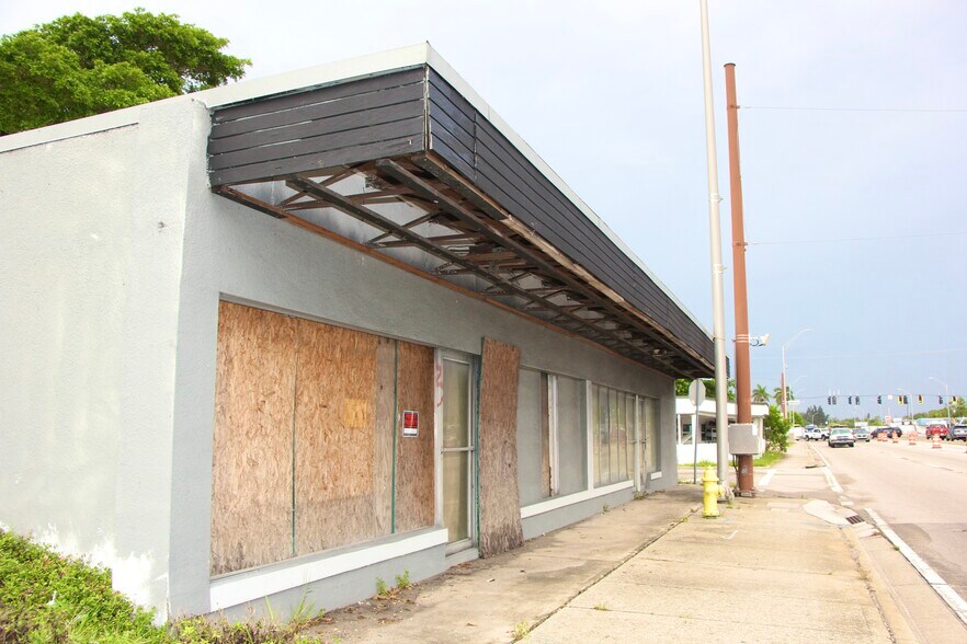 More Photos Of , North Fort Myers General Retail For Sale