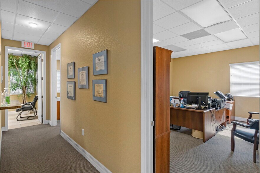 More Photos Of 8352 Forest Oaks Blvd, Spring Hill Office For Sale