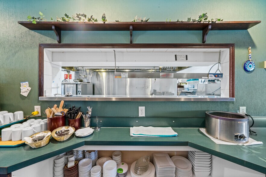 More Photos Of 1916 10th Av, Spruce View Restaurant For Sale