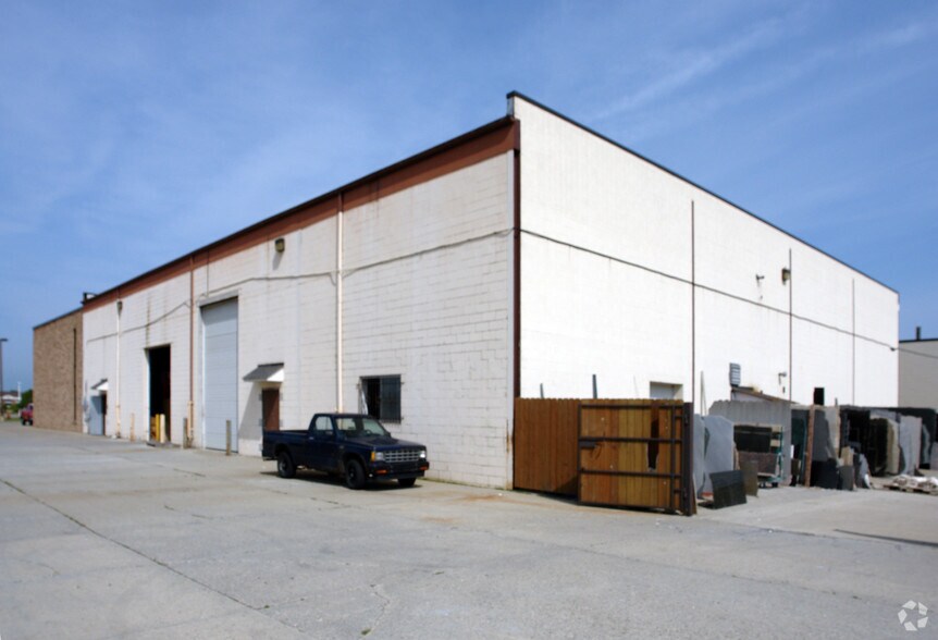 More Photos Of 34830 Utica Rd, Fraser Showroom For Lease