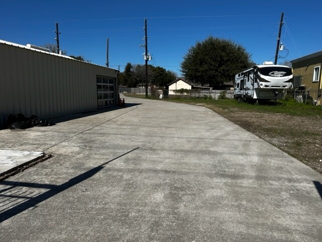 More Photos Of 9826 Clay Rd, Houston Warehouse For Lease