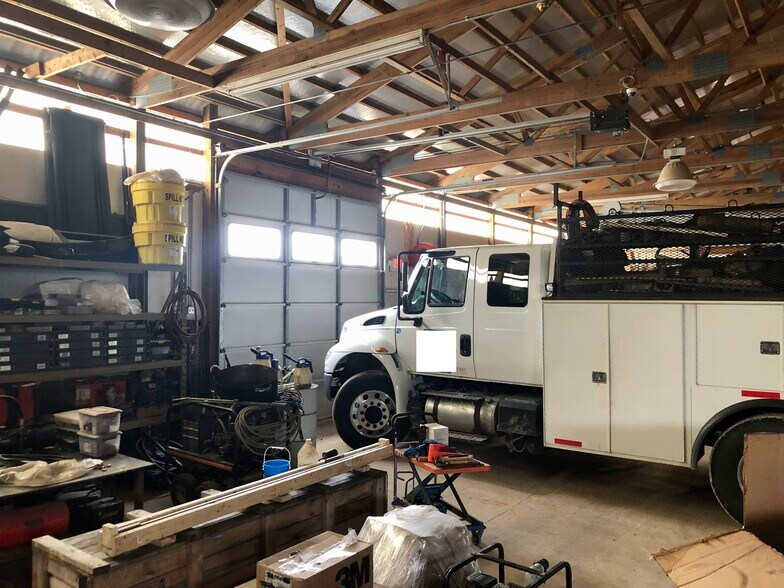 More Photos Of 825 E North St, Elburn Warehouse For Lease