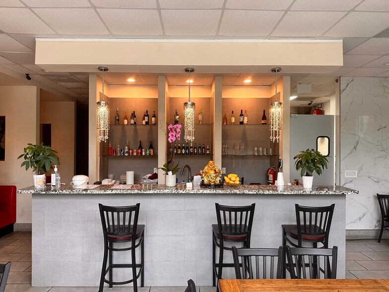 More Photos Of River Oaks Restaurant / Cafe, Houston Restaurant For Lease