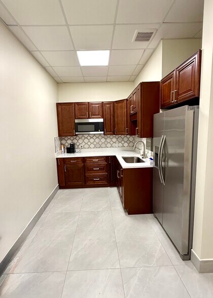 More Photos Of 1300 City View Ctr, Oviedo Office For Lease