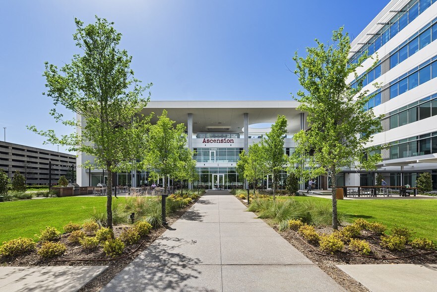 More Photos Of 14545 N Dallas Pky, Dallas Office For Lease