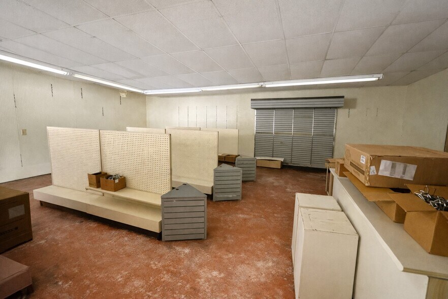 More Photos Of 137 W Main St, Manchester Office For Sale