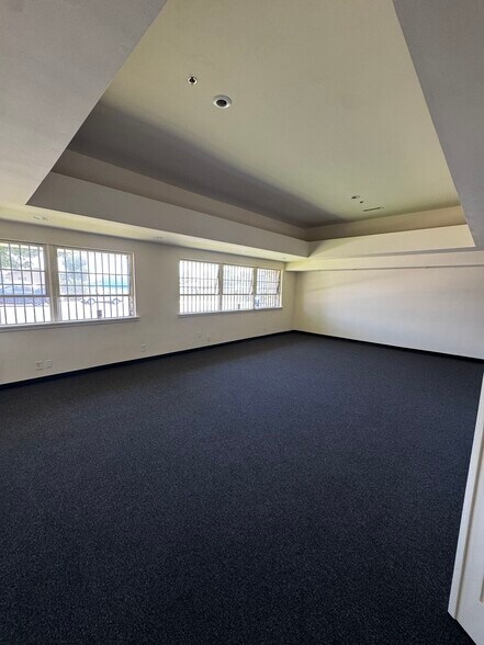 More Photos Of 1017 S Mountain Ave, Monrovia Manufacturing For Lease
