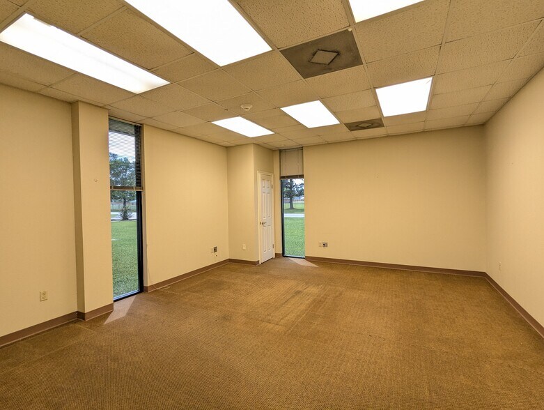 More Photos Of 6095 College St, Beaumont Office For Sale