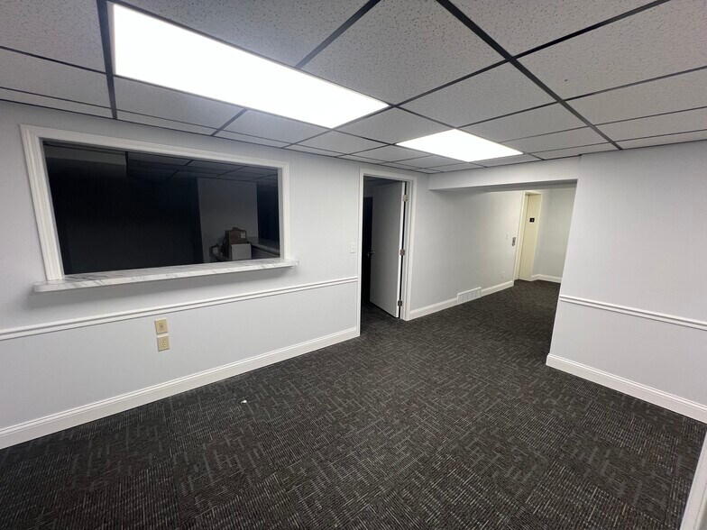 More Photos Of 208 N Shiawassee St, Owosso Office For Lease