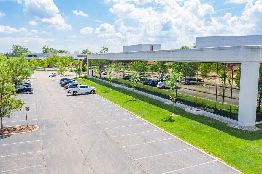 More Photos Of 31700 Middlebelt Rd, Farmington Hills Office For Lease
