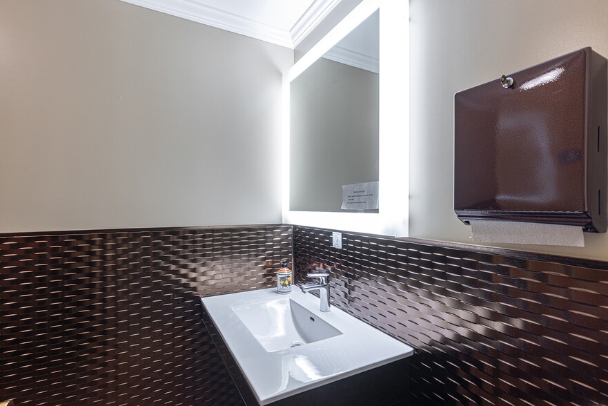 More Photos Of 2211 4th St, Santa Rosa Medical For Sale