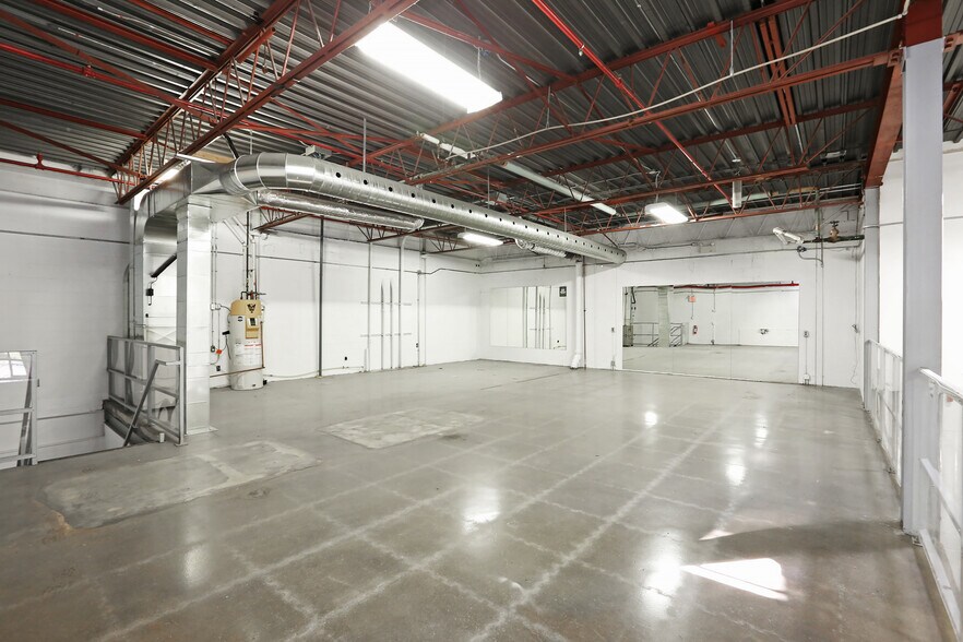 More Photos Of 100 Sunrise Av, Toronto Warehouse For Lease